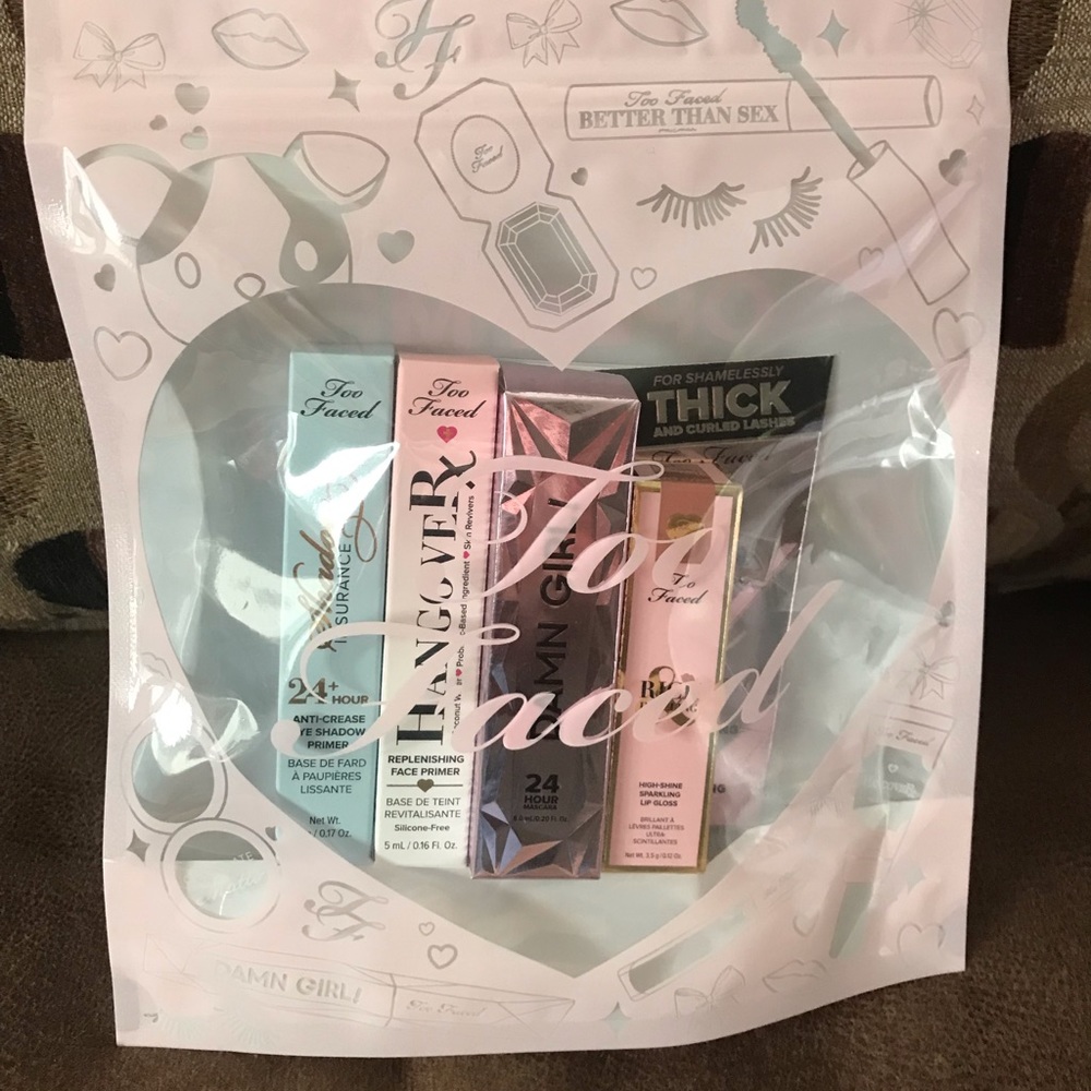 Too faced sample packet